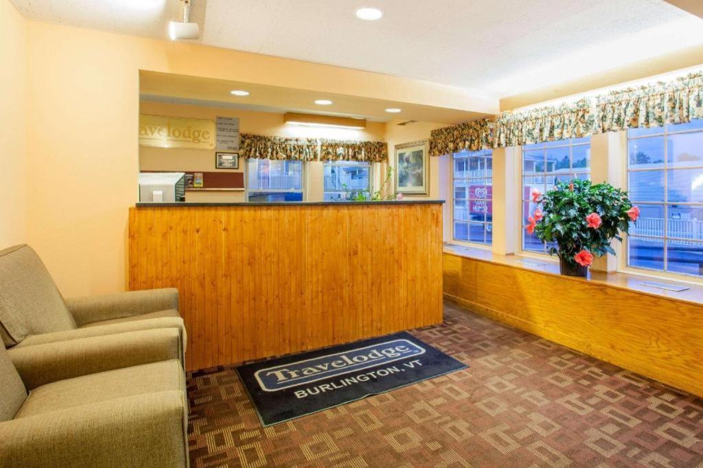 Travelodge By Wyndham South ברלינגטון מראה חיצוני תמונה