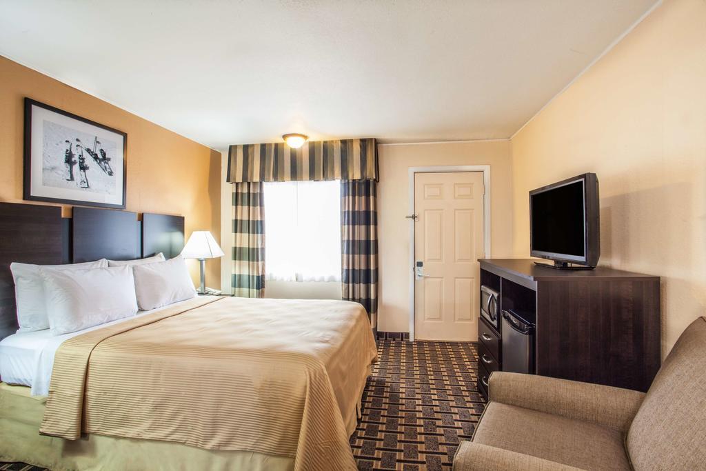 Travelodge By Wyndham South ברלינגטון מראה חיצוני תמונה